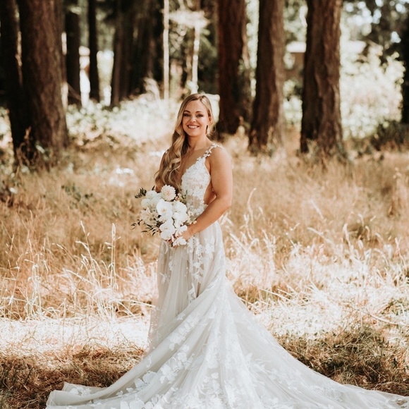 Galia Lahav Wedding Dress - Picture 11 of 16